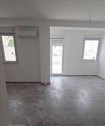 Vojvode Vlahovića, terasa 50m2, uknjižen, nov