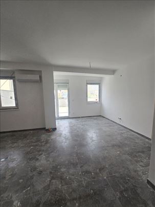 Vojvode Vlahovića, terasa 50m2, uknjižen, nov