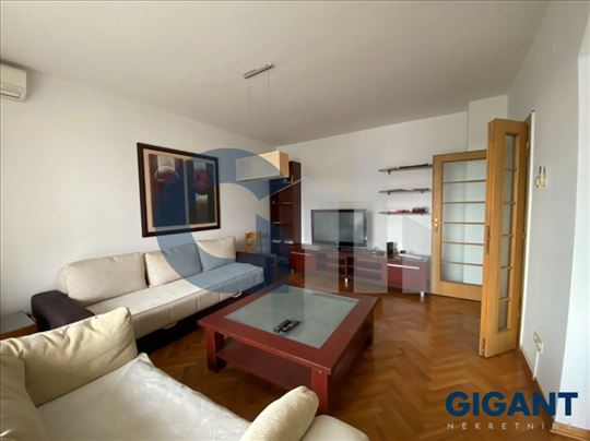 Arena, 92m2, VI, cg