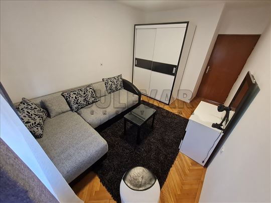 Izdaje se odličan stan u centru, kod Margera, 57m2
