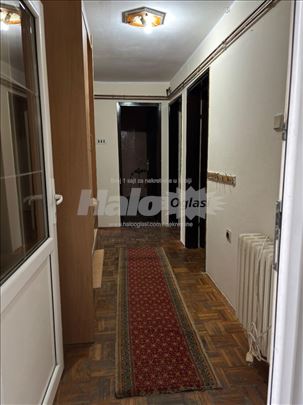 Izdaje se stan u kući u Borči