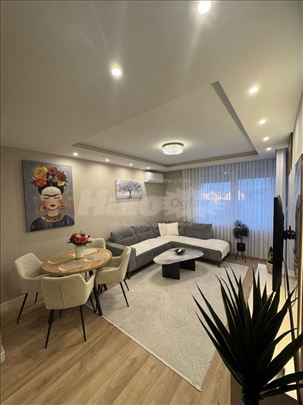 Lux stan Square 2 47m2