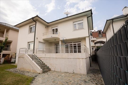 Lux, Vila, rezidencijalni deo, Banjica, 373 m2