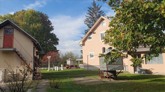 Na prodaju kuća sa imanjem blizu Vrnjačka Banje, n
