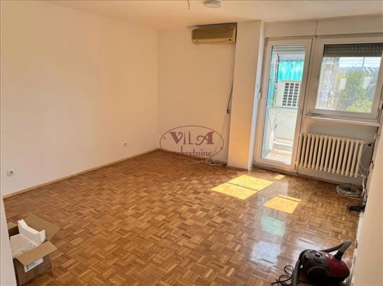 Novi Sad, Liman 2, Lep trosoban stan polunamešten 