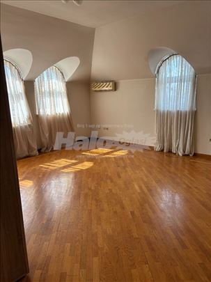 Stan 104m2+garaza na Lekinom brdu