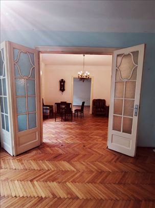 Centar blizina Hotela Bristol prelep SALONAC 108M2