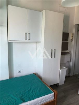 Izdaje se 0.5 stan, Savski venac (Sarajevska)