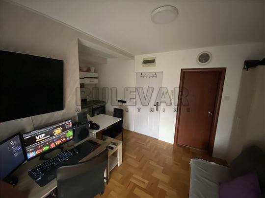 Izdaje se odlična garsonjera na Panteleju, 24m2