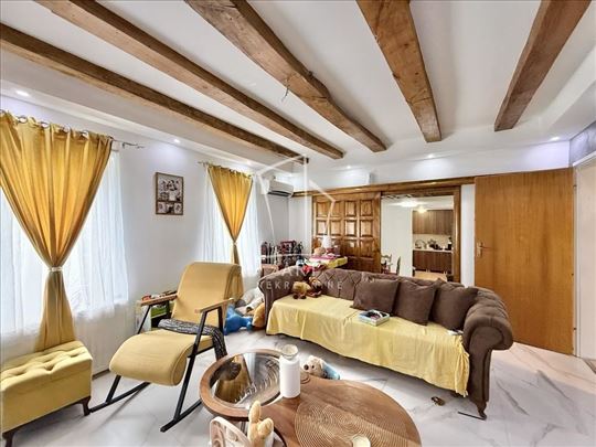 Mladenovac, porodična kuća ID#12540