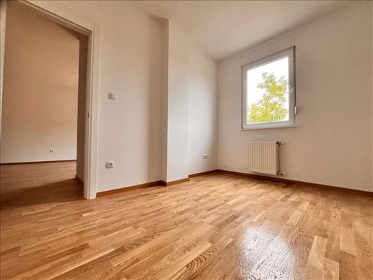 Petrovaradin dvosoban stan 36m2, Hitno!