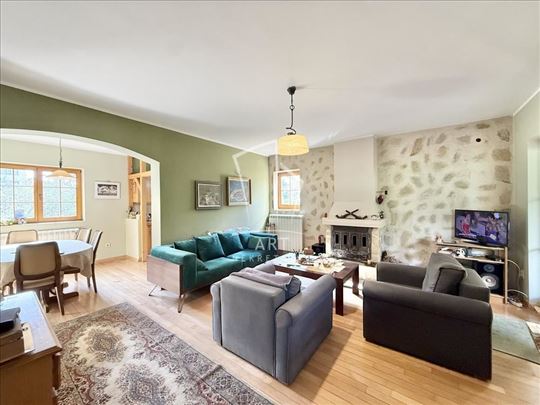 Porodična kuća sa dva stana ID#12524