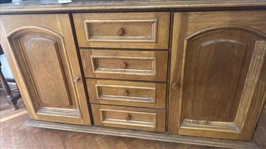 Продајем комоду пуно дрво
