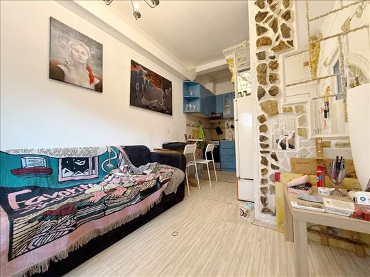 Uknjižen 25m2, 1.5