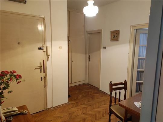UKNJIŽEN stan idealan za više namena 064-136-4114