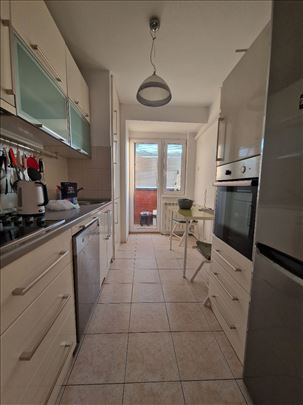 CENTAR 3.0 renoviran, namešten