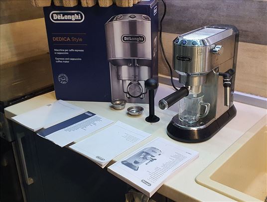 DeLonghi Aparat za espreso EC 685.M - Sivi