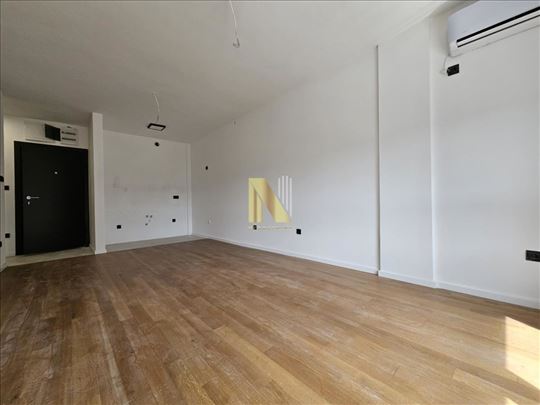 Jednoiposoban stan u manjoj zgradi