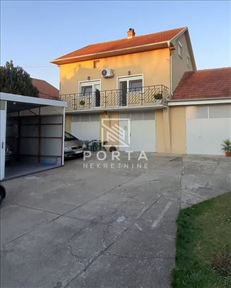 Kuća-3 posebna  stana,3 pp od 150 m2,garaža,plac 5