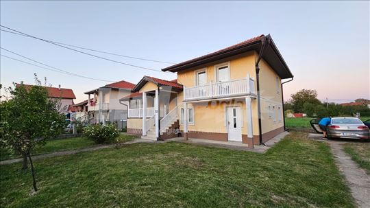 Kuća sa dvorištem