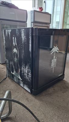 Mini bar frizider 