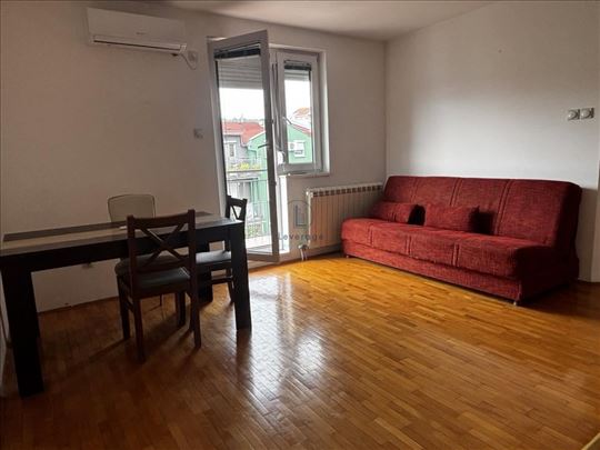 Mirijevo, Mirijevski bulevar, 53 m2