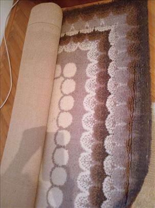 Nov nekorišćen vuneni tepih 2,5X3m 