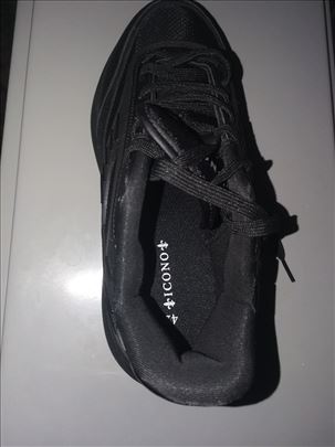 Prodajem patike 42 broj