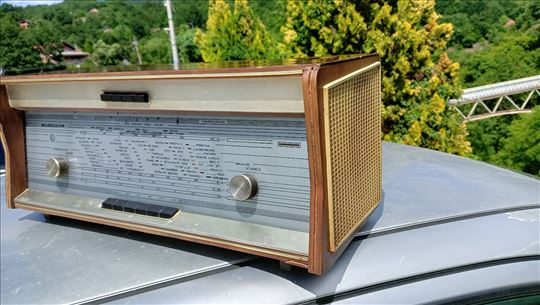Stari radio Melodija F 69