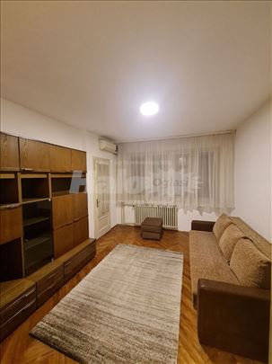 Zemun, Karadjordjev trg 63m2 cg vlasnik
