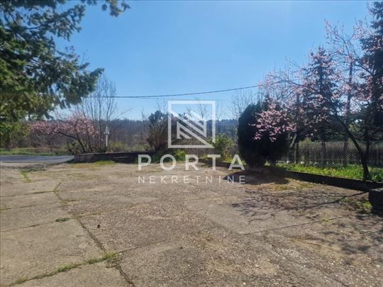 Brajevo centar,ugostiteljski i stambeni objekat 52