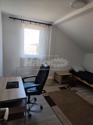 Izdajem sobe za studente