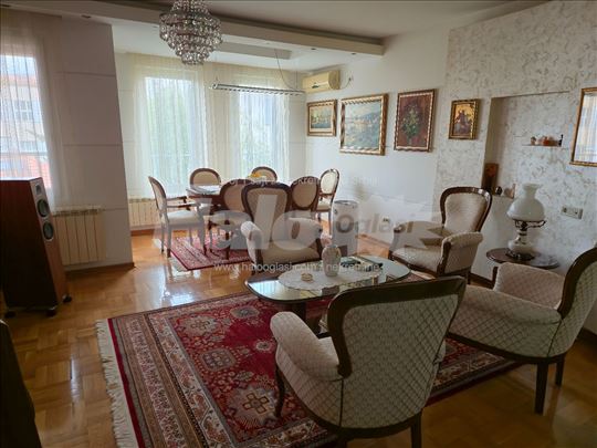 LUX četvorosobni dupleks sa garažom na Lionu
