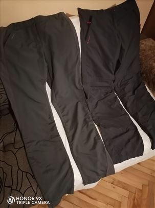 2 para planinarskih pantalona Quechua