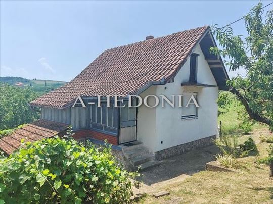 Aranđelovac, tri objekta na 100 ari placa