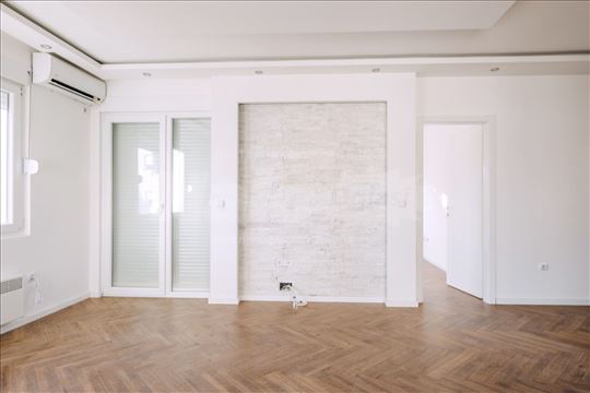 Izajem lux četvorosoban polunamešten stan od 96 m2