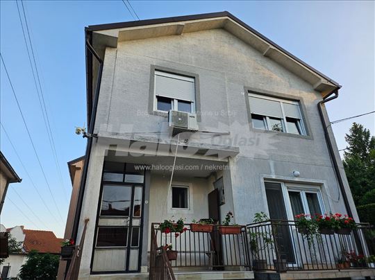 Izdajem namešten stan od 70 kvadrata u Kaluđerici