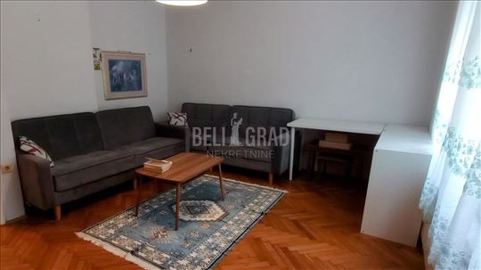 Namešten, dvosoban stan u centru