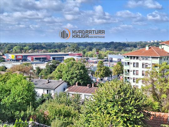 Novogradnja - Odlična zgrada, lokacija, sprat