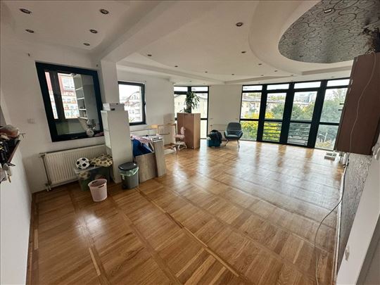 Odličan četvorosoban stan! Puškinova - Grbavica