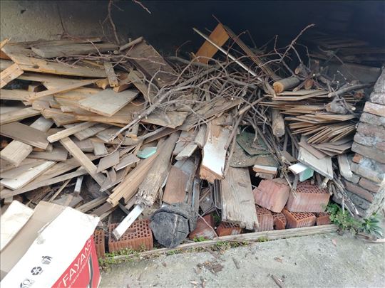 Poklanjam drva za potpalu i ogrev