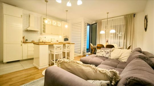 Pregrevica ,Lux,55m2,Svetao, Bez buke,Garaža,Dvori