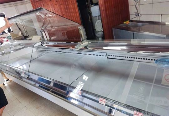 Prodajem vitrine i ostalu opremu
