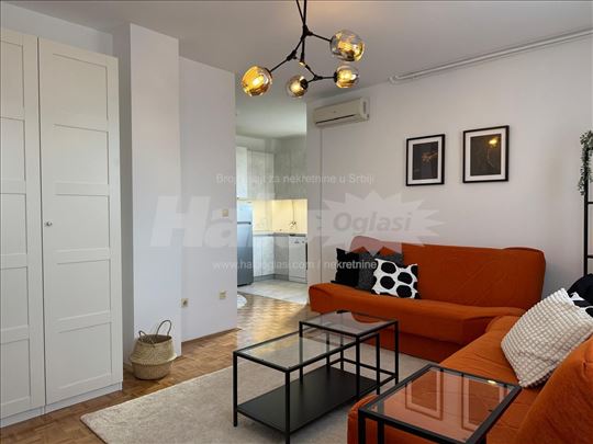Renoviran i namesten dvosoban stan 52m2, Zvezdara
