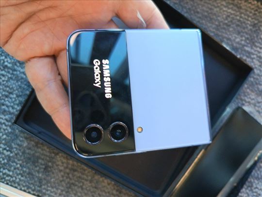 Samsung Z Flip 4 (8/256GB) skoro nov, folije,10/10