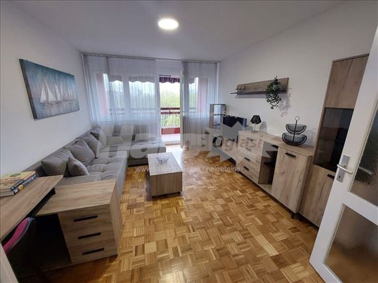 Stan 66m2, V sprat, Blok 70a, blizu Delta City-ja