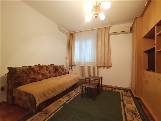 Top lokacija, Garsonjera, Namesteno