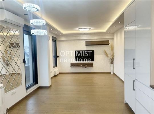 Banovo brdo, Lux, uknjižen, useljiv ID#3157