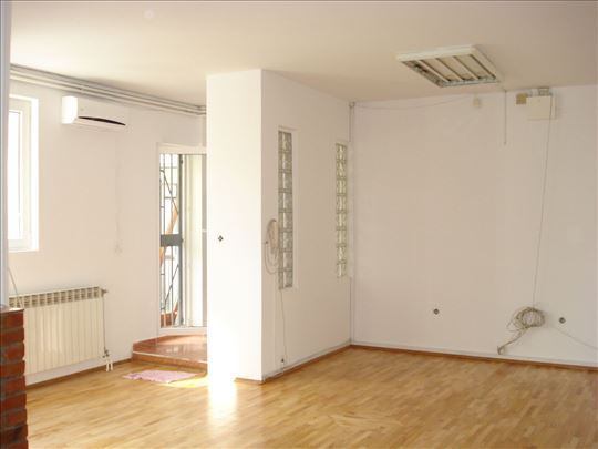 Centar kod Saborne Crkve 90m troiposoban 700