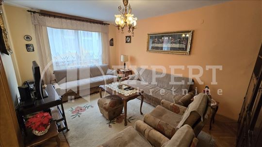 Izdaje se odličan stan u centru Niša, 70m2